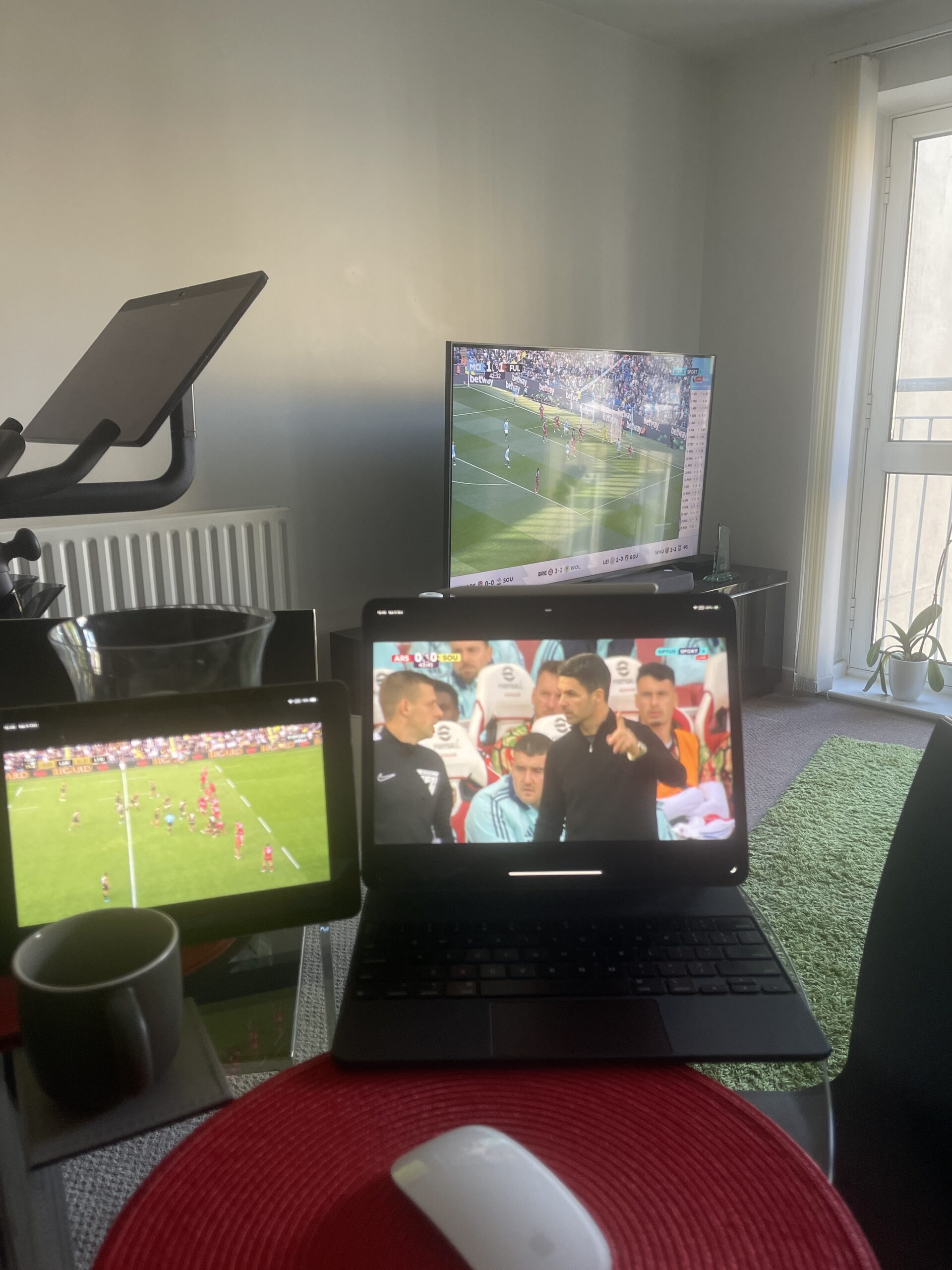 The Life of a Football Journalist: When Three Screens Are Just Another Saturday